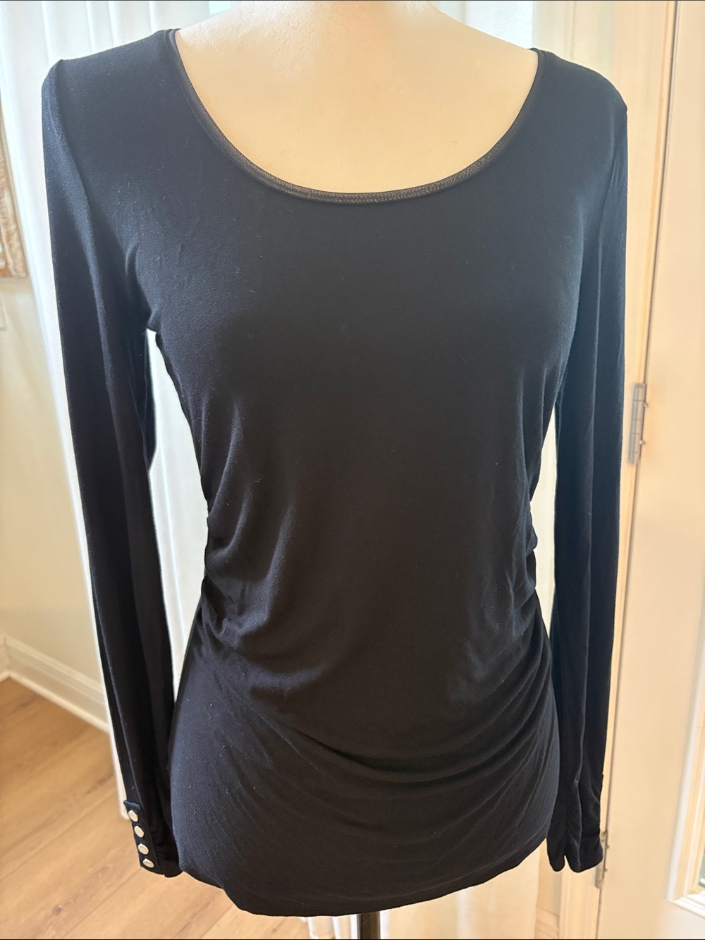 Women’s Black Long-Sleeve Scoop Neck Top